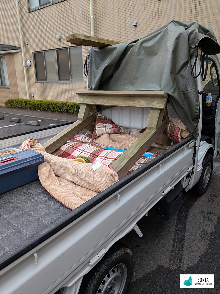 完成した竹馬ラックを搬入